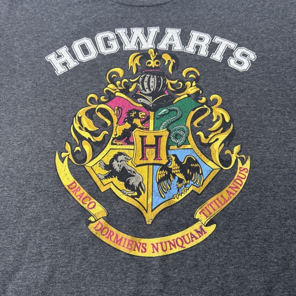 Harry Potter Other - Harry Potter Hogwarts Crest T-Shirt Men's XL Gray Official Wizarding World Tee‎